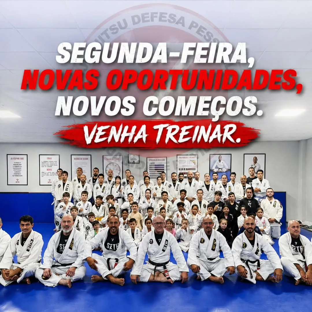 Equipe da Seth Jiu-Jitsu Itinga reunida na academia
